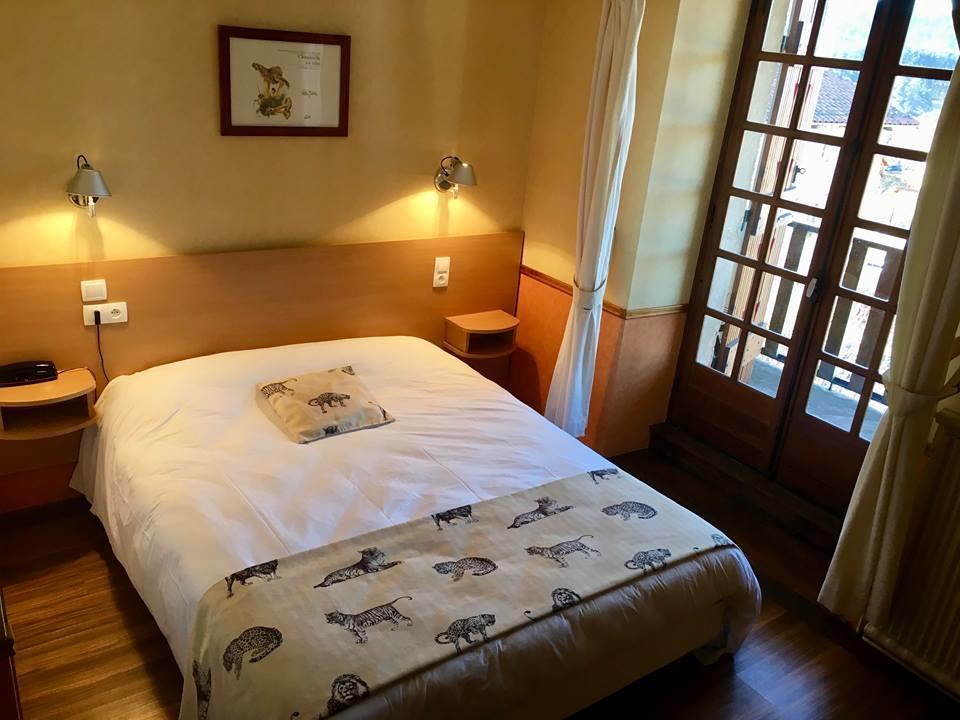 Hotel La Clairiere Chambon-sur-Dolore Eksteriør billede