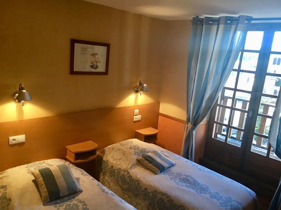 Hotel La Clairiere Chambon-sur-Dolore Eksteriør billede